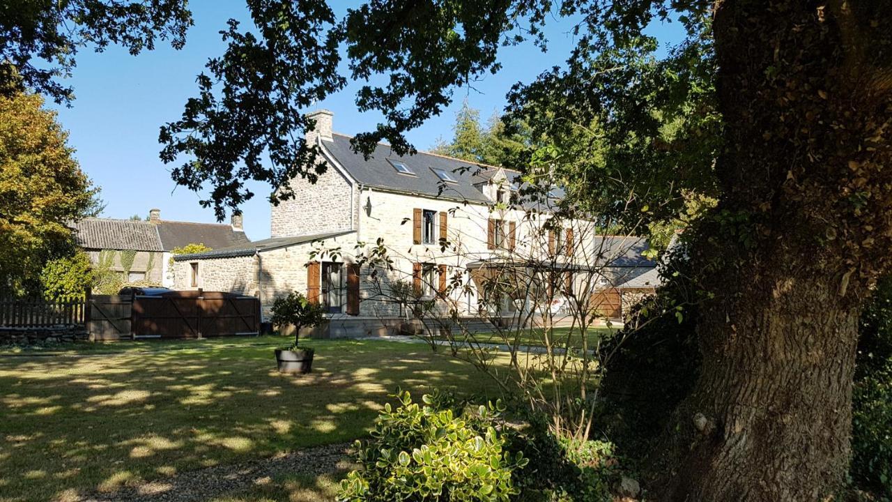 Hotel Le Jardin Des Chenes Plumelec Exterior foto