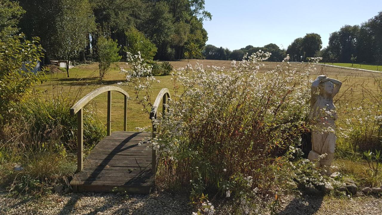 Hotel Le Jardin Des Chenes Plumelec Exterior foto